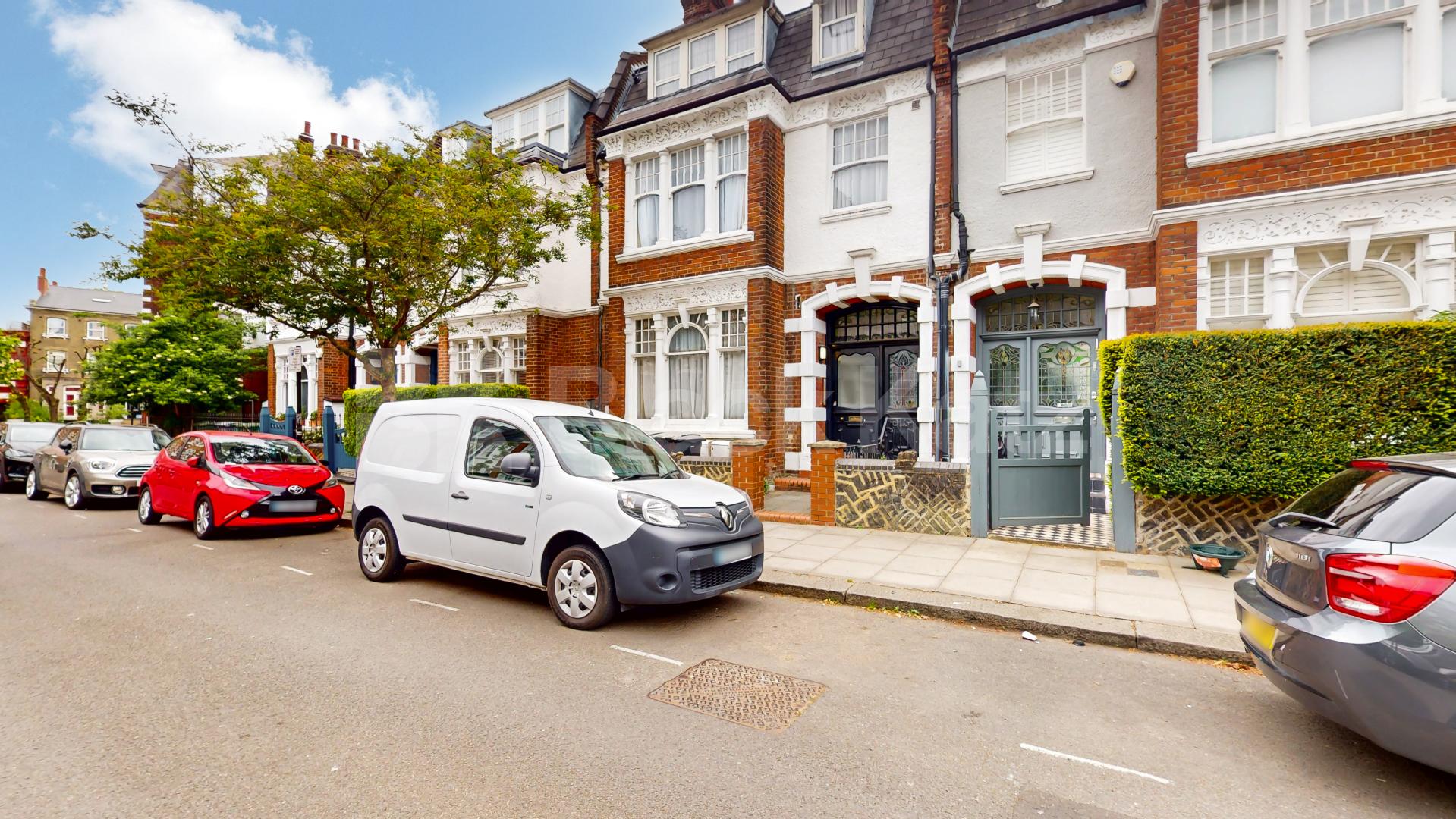 Spacious one bedroom set in period conversion mins to Heath and Tube!  Howitt Road, Belsize Park